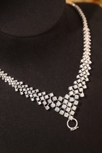 18k Gold Necklace – Luxurious Diamond-Set Evening Gown Necklace with 10ct Natural Diamonds