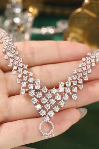 18k Gold Necklace – Luxurious Diamond-Set Evening Gown Necklace with 10ct Natural Diamonds