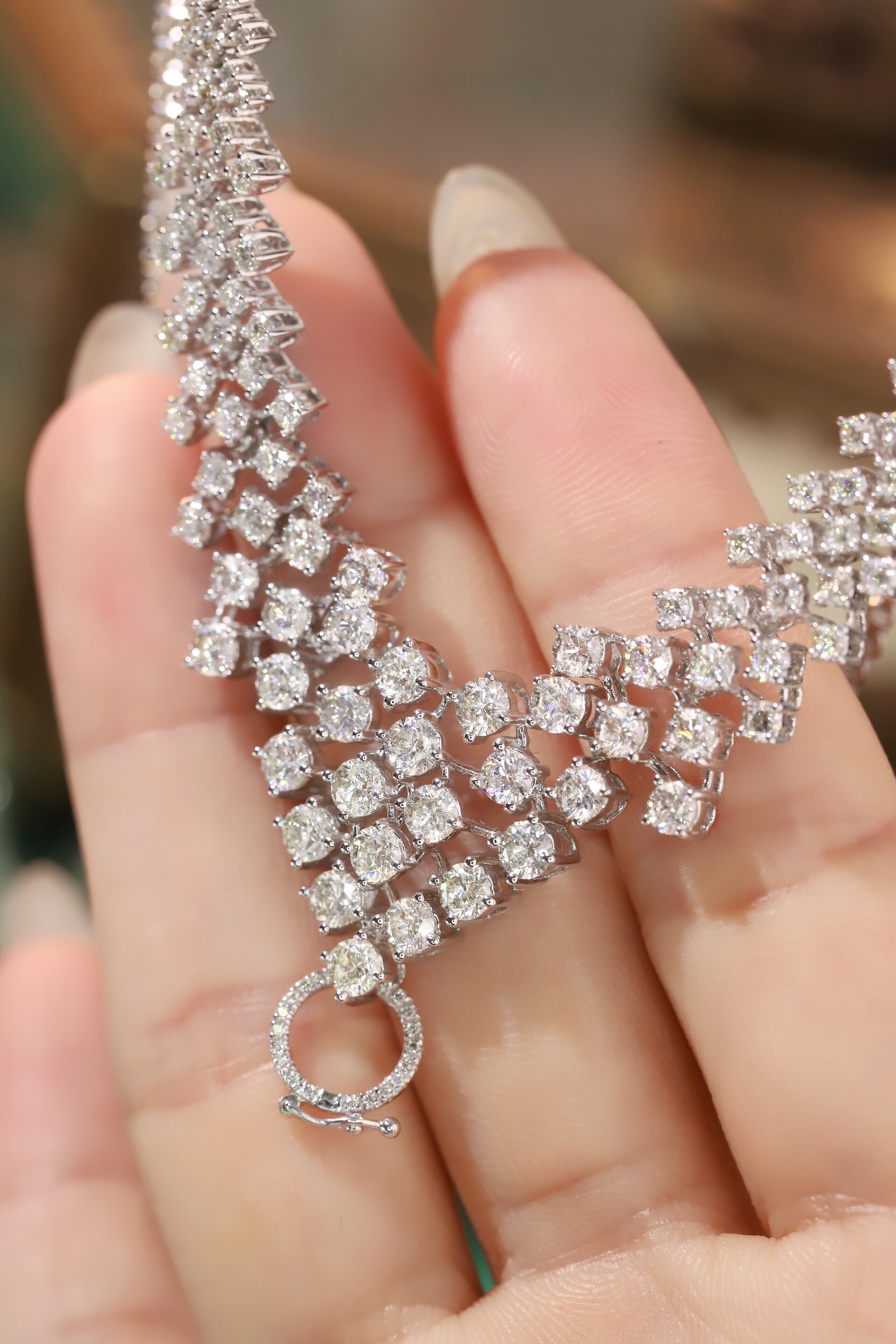 18k Gold Necklace – Luxurious Diamond-Set Evening Gown Necklace with 10ct Natural Diamonds