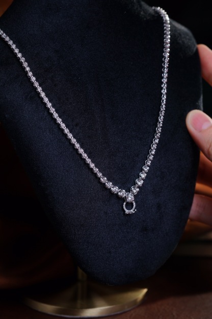 18k Gold Necklace with Luxury Diamond-Set Evening Gown Chain; Natural Diamonds totaling 3.50ct