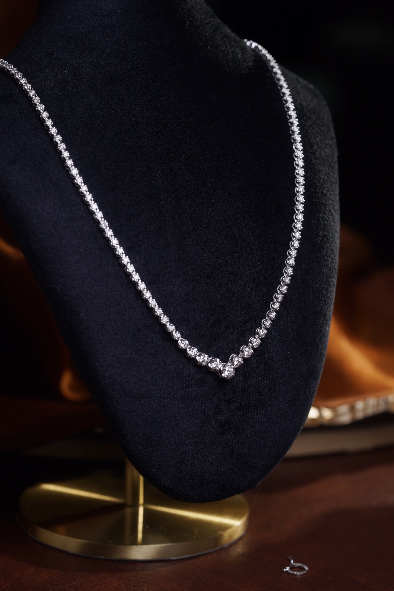 18k Gold Necklace with Luxury Diamond-Set Evening Gown Chain; Natural Diamonds totaling 3.50ct
