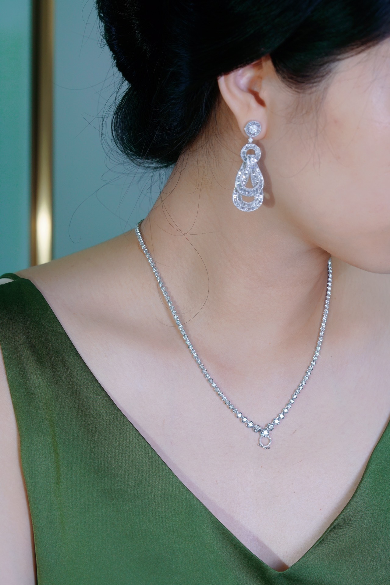 18k Gold Necklace with Luxury Diamond-Set Evening Gown Chain; Natural Diamonds totaling 3.50ct