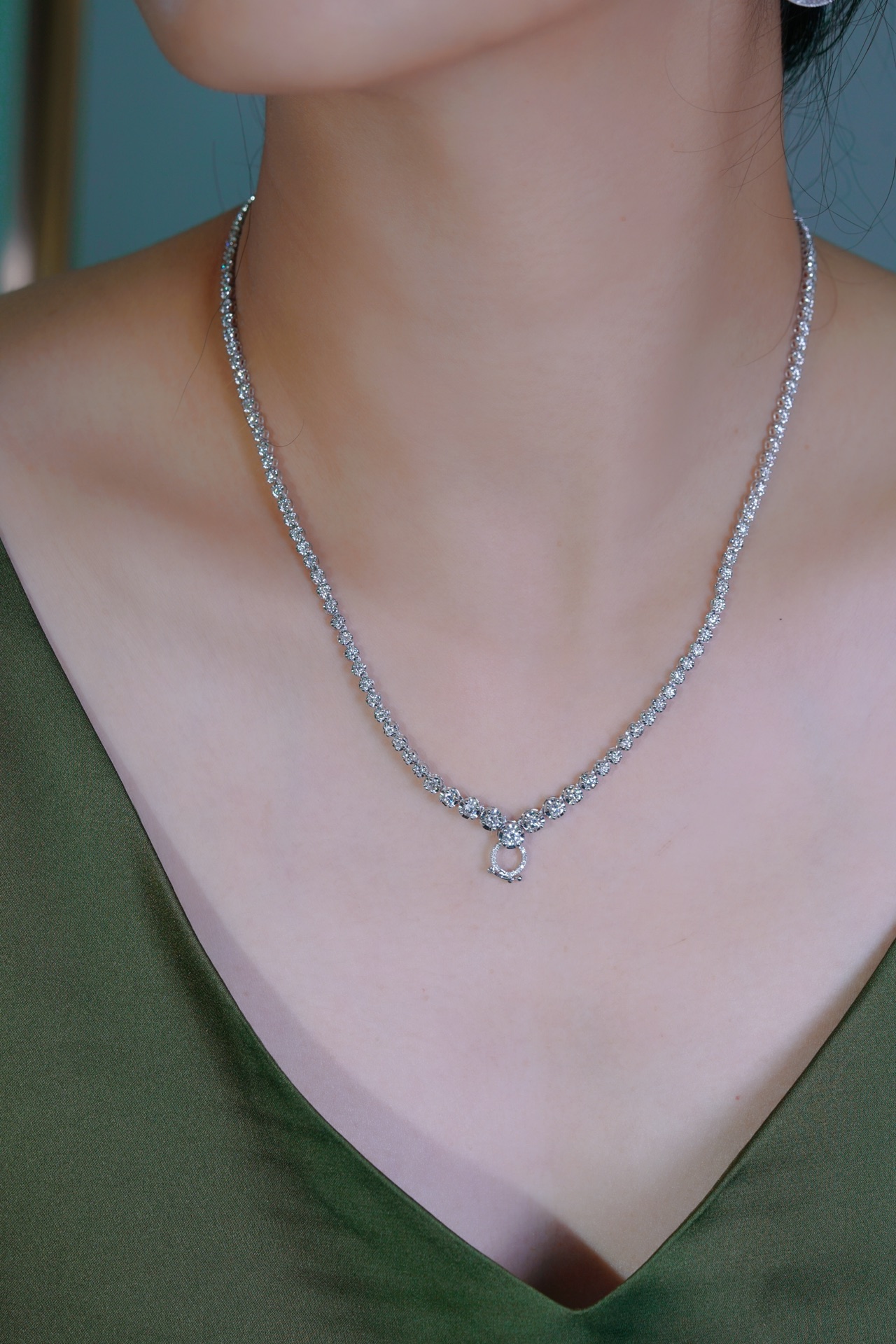 18k Gold Necklace with Luxury Diamond-Set Evening Gown Chain; Natural Diamonds totaling 3.50ct