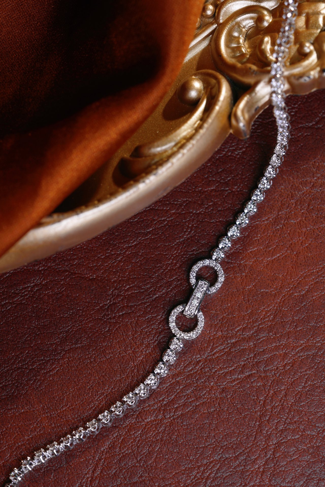 18k Gold Necklace with Luxury Diamond-Set Evening Gown Chain; Natural Diamonds totaling 3.50ct