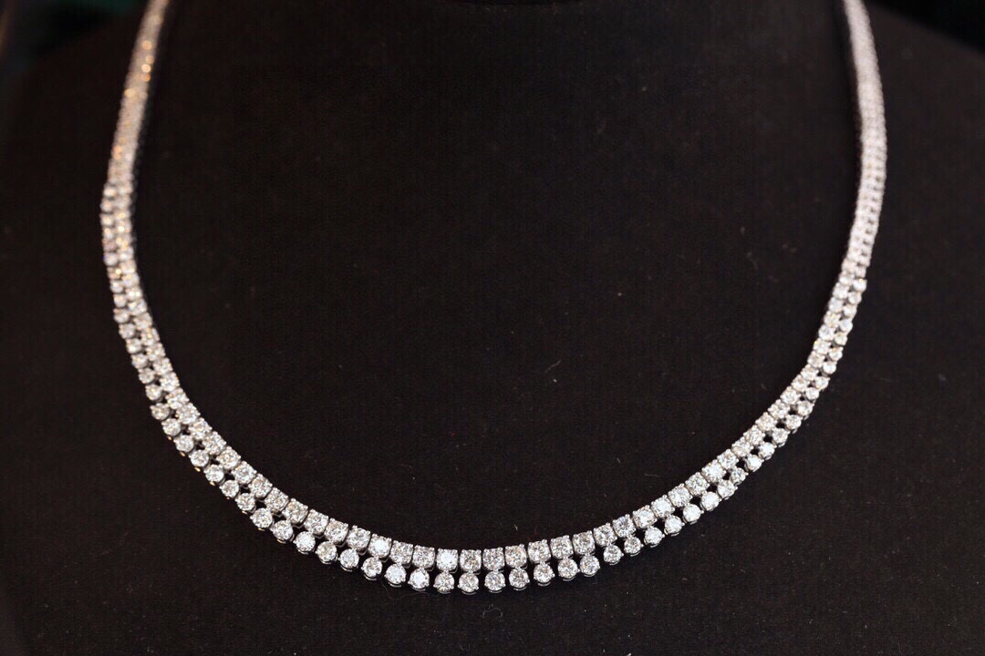 18k Gold Necklace with Luxury Diamond-Set Evening Gown Chain; Natural Diamonds totaling 10ct