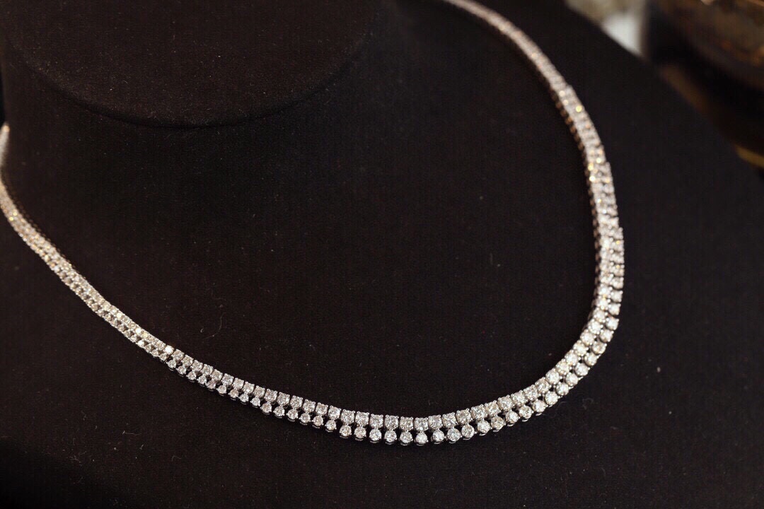 18k Gold Necklace with Luxury Diamond-Set Evening Gown Chain; Natural Diamonds totaling 10ct