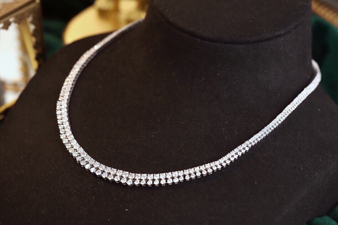 18k Gold Necklace with Luxury Diamond-Set Evening Gown Chain; Natural Diamonds totaling 10ct