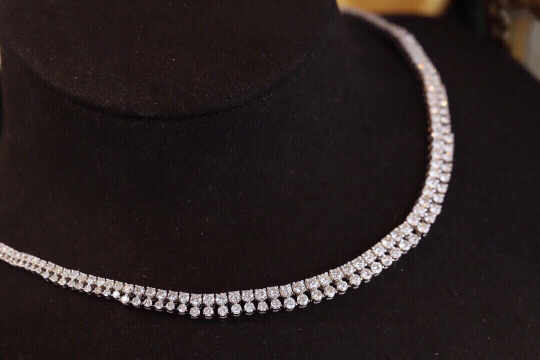 18k Gold Necklace with Luxury Diamond-Set Evening Gown Chain; Natural Diamonds totaling 10ct