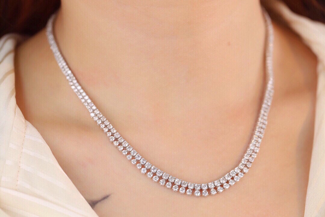 18k Gold Necklace with Luxury Diamond-Set Evening Gown Chain; Natural Diamonds totaling 10ct