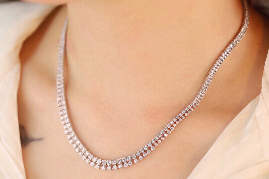 18k Gold Necklace with Luxury Diamond-Set Evening Gown Chain; Natural Diamonds totaling 10ct