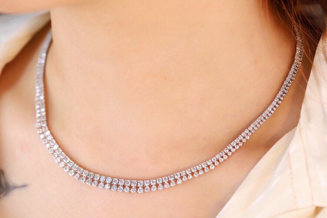 18k Gold Necklace with Luxury Diamond-Set Evening Gown Chain; Natural Diamonds totaling 10ct
