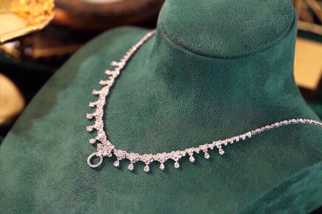 18k Gold Necklace with Luxury Diamond-Set Evening Gown Chain; Natural Diamonds totaling 5ct