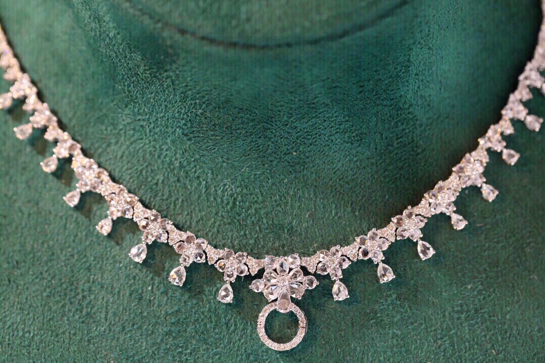 18k Gold Necklace with Luxury Diamond-Set Evening Gown Chain; Natural Diamonds totaling 5ct