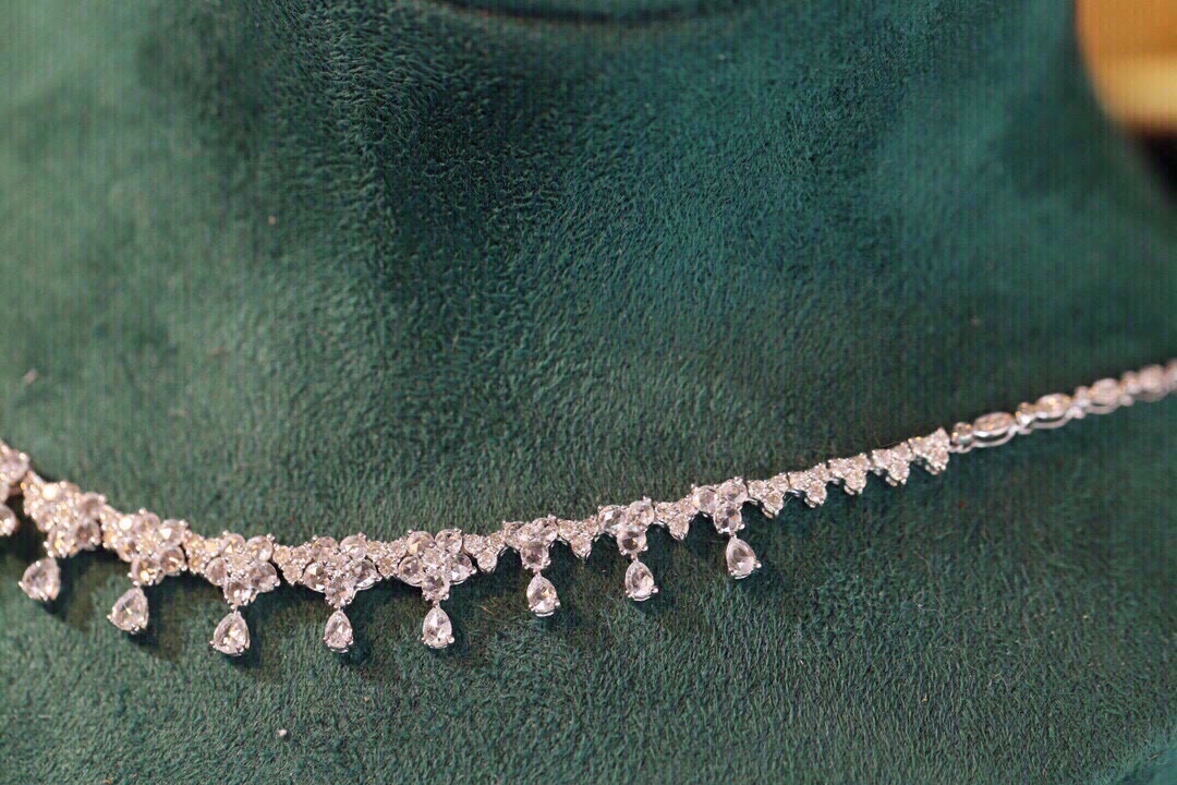 18k Gold Necklace with Luxury Diamond-Set Evening Gown Chain; Natural Diamonds totaling 5ct