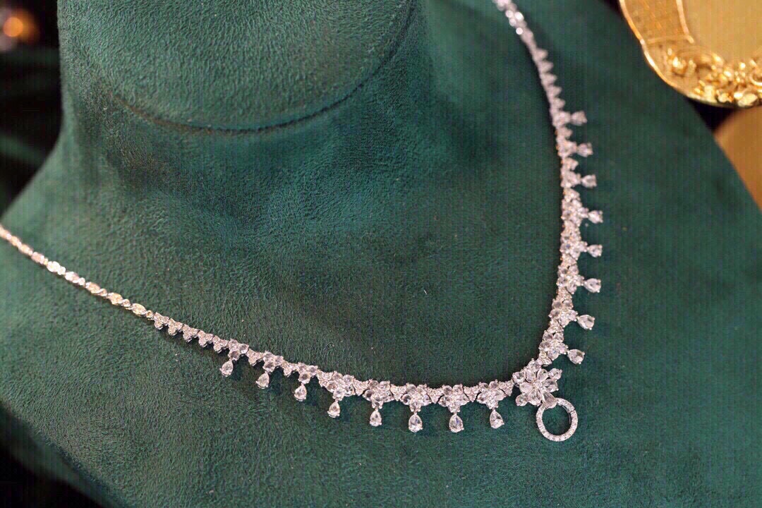 18k Gold Necklace with Luxury Diamond-Set Evening Gown Chain; Natural Diamonds totaling 5ct