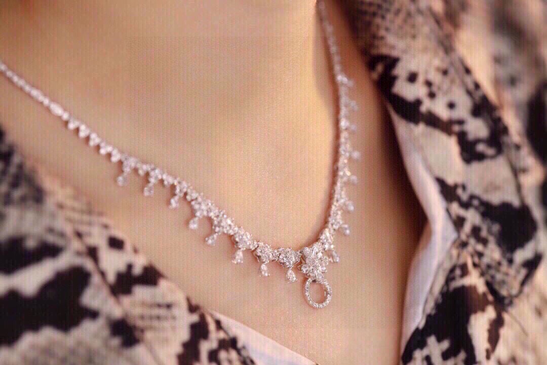 18k Gold Necklace with Luxury Diamond-Set Evening Gown Chain; Natural Diamonds totaling 5ct