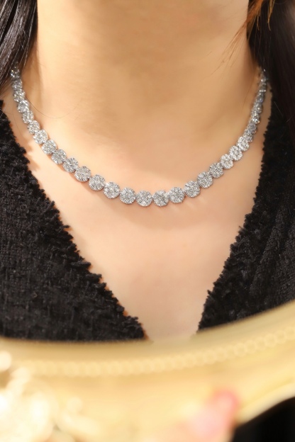 18k Gold Necklace with Luxury Diamond-Set Evening Gown Chain; Natural Diamonds totaling 13ct