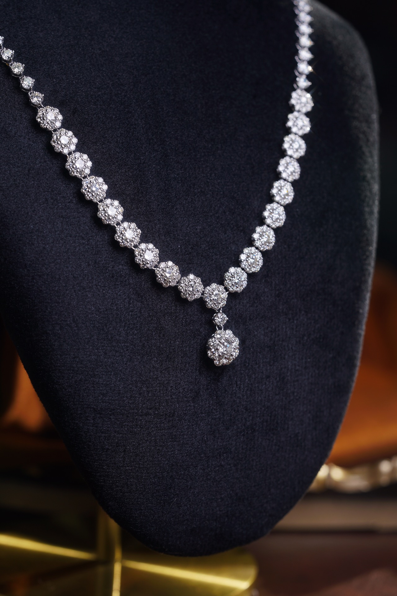18k Gold Necklace, Luxury Semi-Circle Diamond Necklace with 9.20ct Natural Diamonds