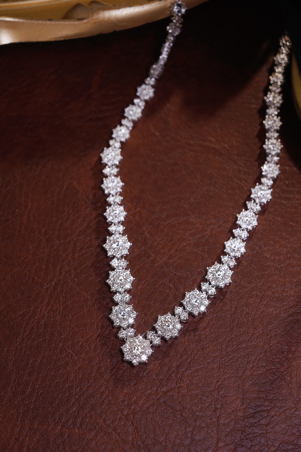 18k Gold Necklace with Luxury Diamond-Set Evening Gown Chain; Natural Diamonds totaling 14.20ct