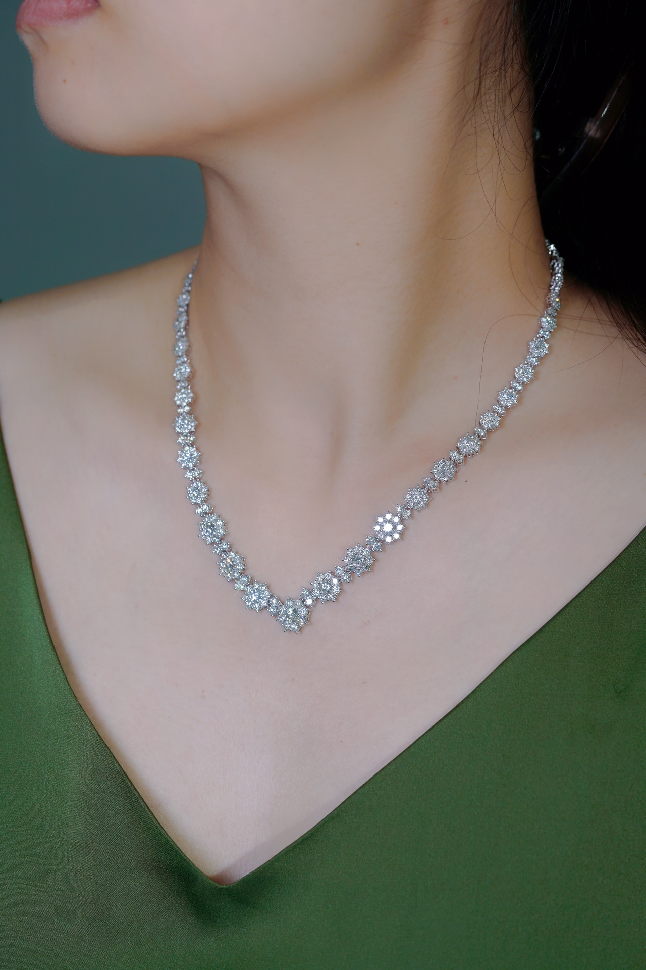 18k Gold Necklace with Luxury Diamond-Set Evening Gown Chain; Natural Diamonds totaling 14.20ct