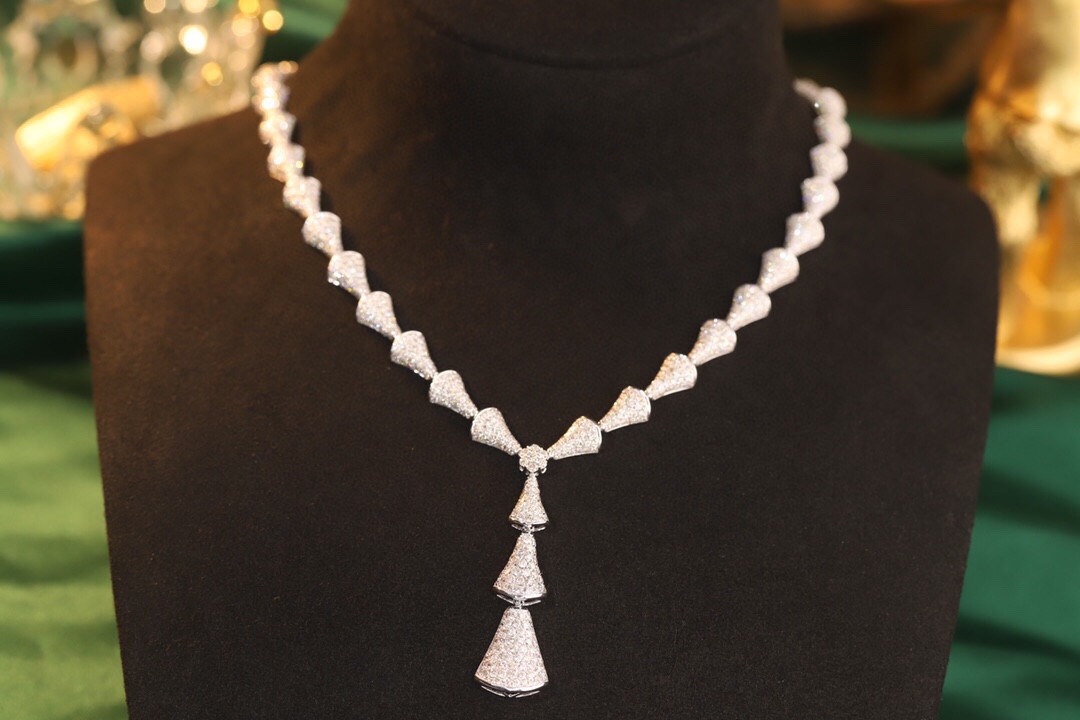 18k Gold Necklace with Luxury Diamond-Set Evening Gown Chain; Natural Diamonds totaling 8.50ct