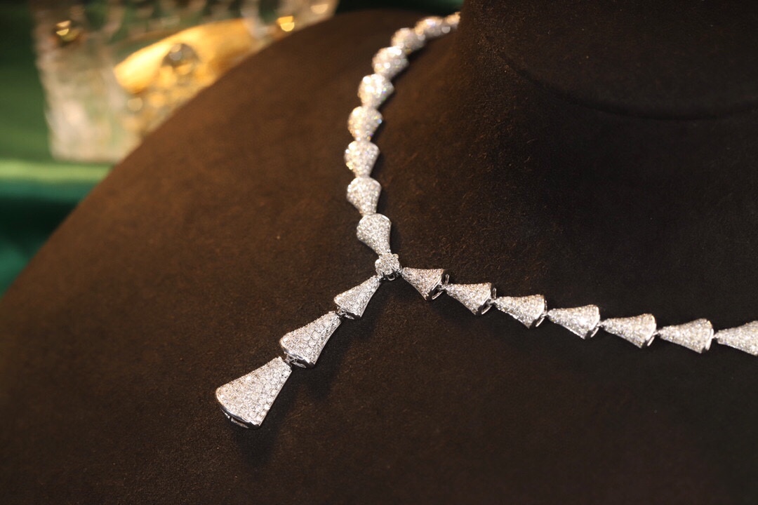 18k Gold Necklace with Luxury Diamond-Set Evening Gown Chain; Natural Diamonds totaling 8.50ct