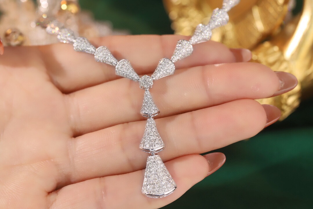 18k Gold Necklace with Luxury Diamond-Set Evening Gown Chain; Natural Diamonds totaling 8.50ct