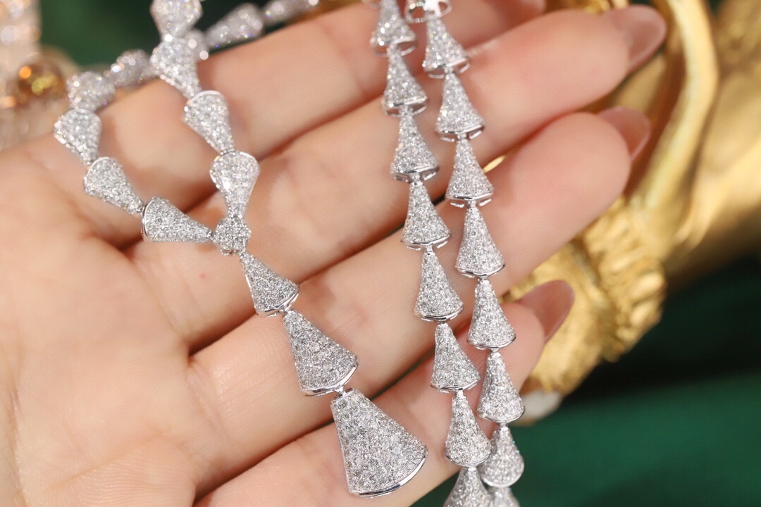 18k Gold Necklace with Luxury Diamond-Set Evening Gown Chain; Natural Diamonds totaling 8.50ct