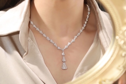 18k Gold Necklace with Luxury Diamond-Set Evening Gown Chain; Natural Diamonds totaling 8.50ct