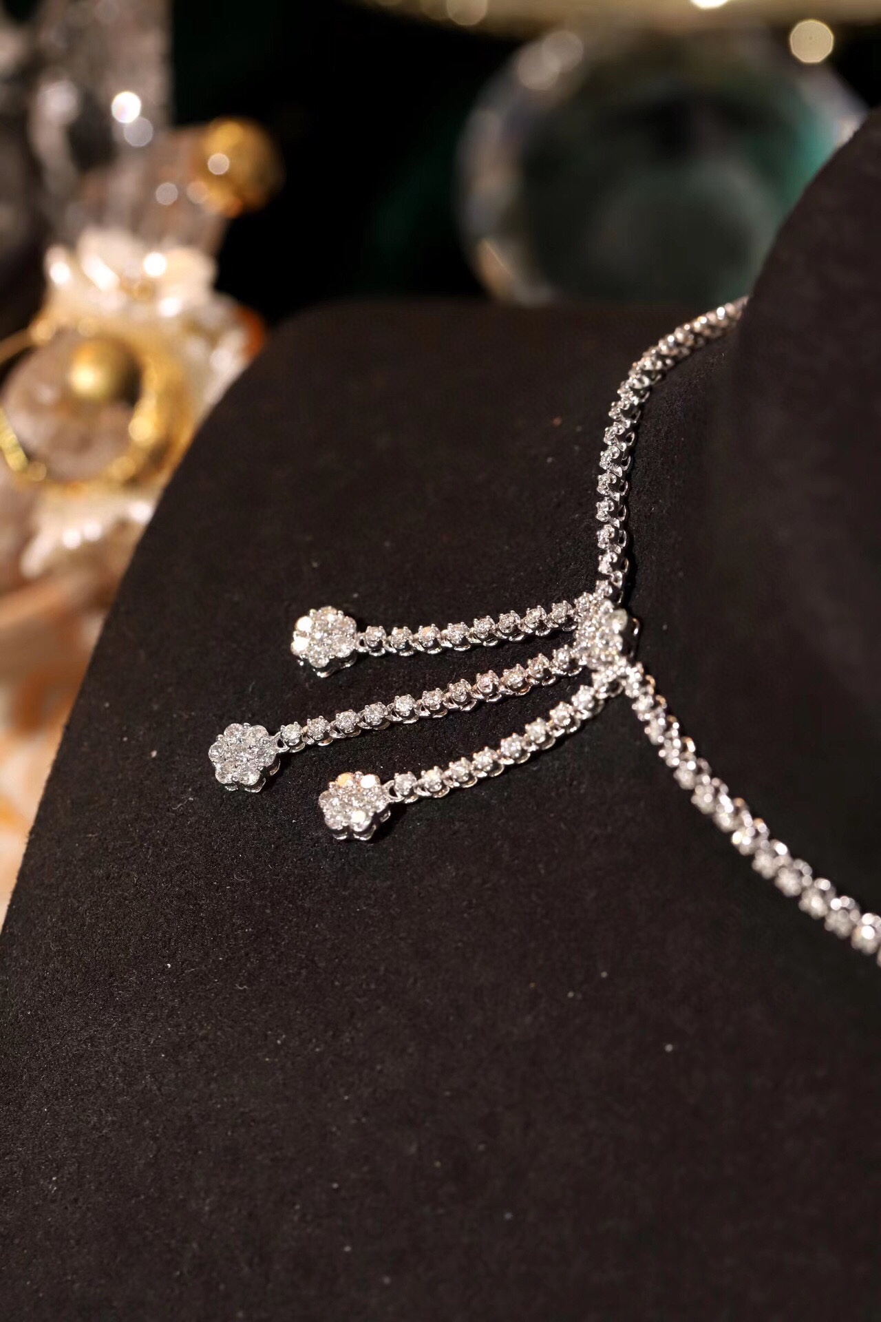 18k Gold Necklace with Luxury Diamond-Set Evening Gown Chain; Natural Diamonds totaling 3.3ct