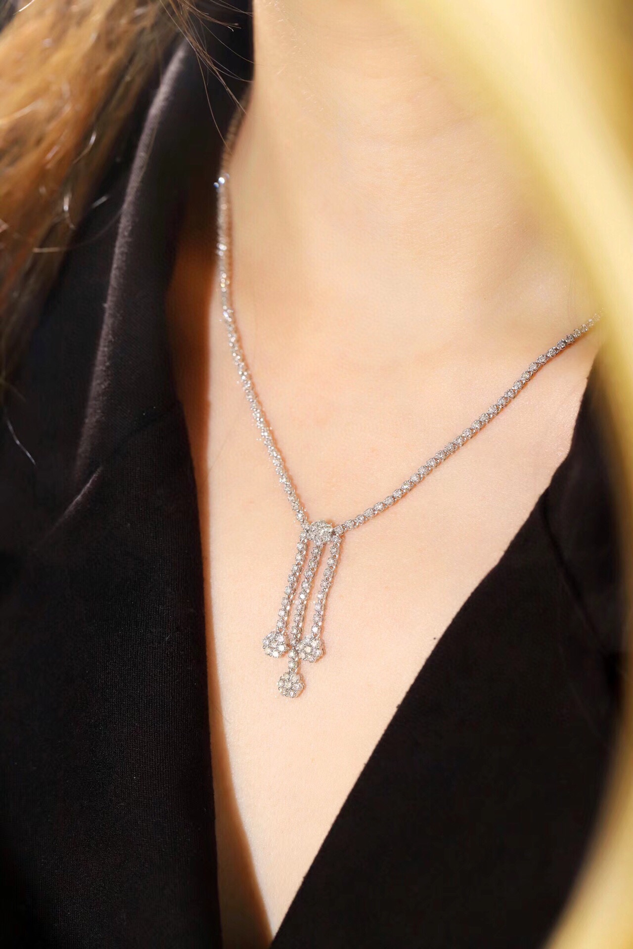 18k Gold Necklace with Luxury Diamond-Set Evening Gown Chain; Natural Diamonds totaling 3.3ct