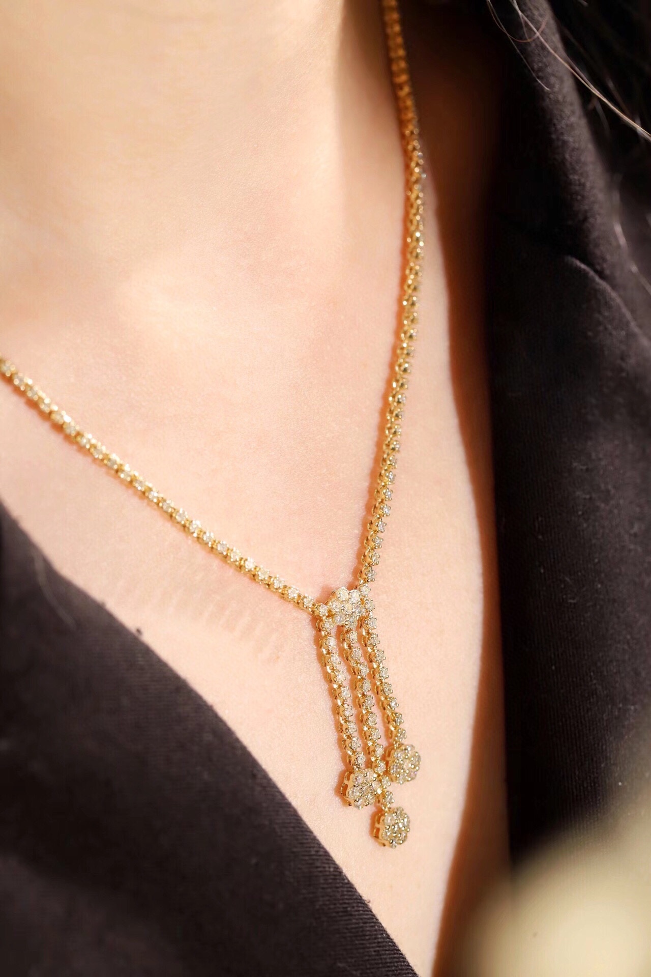 18k Gold Necklace with Luxury Diamond-Set Evening Gown Chain; Natural Diamonds totaling 3.3ct