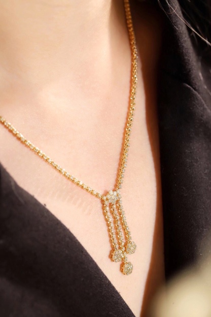 18k Gold Necklace with Luxury Diamond-Set Evening Gown Chain; Natural Diamonds totaling 3.3ct