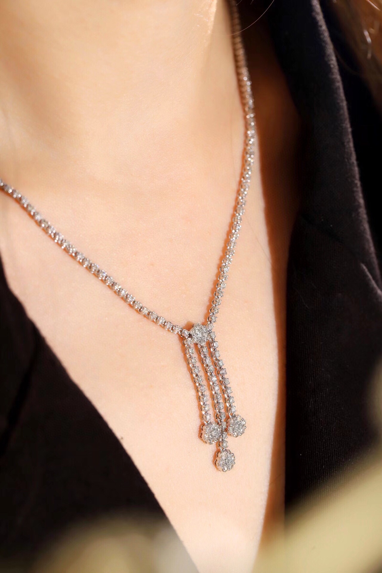 18k Gold Necklace with Luxury Diamond-Set Evening Gown Chain; Natural Diamonds totaling 3.3ct