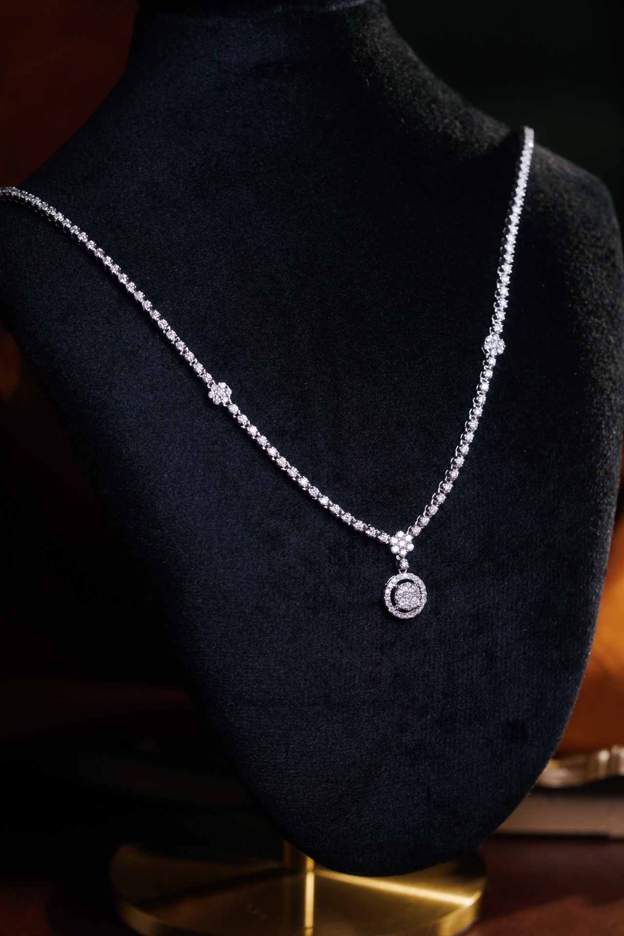 18k Gold Necklace with Luxury Diamond-Set Evening Gown Chain; Natural Diamonds totaling 3.3ct