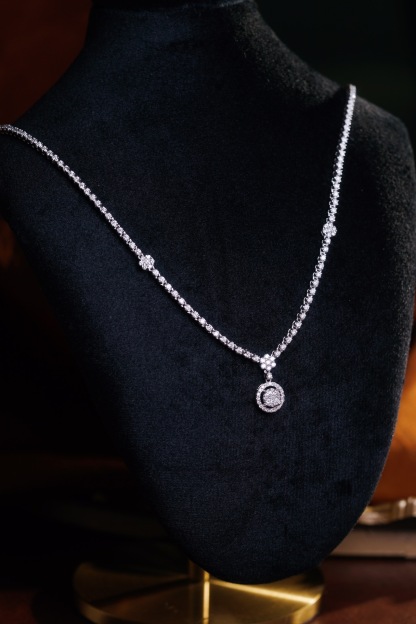 18k Gold Necklace with Luxury Diamond-Set Evening Gown Chain; Natural Diamonds totaling 3.3ct