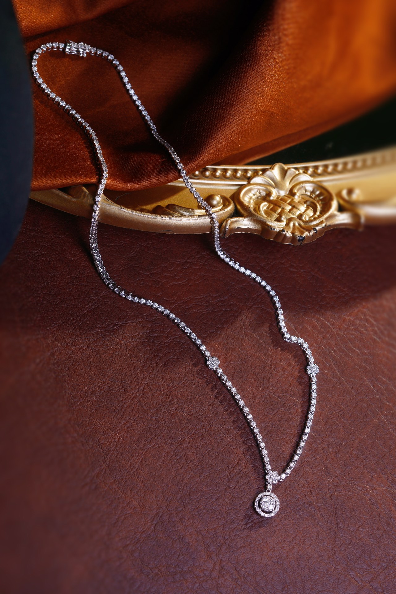 18k Gold Necklace with Luxury Diamond-Set Evening Gown Chain; Natural Diamonds totaling 3.3ct