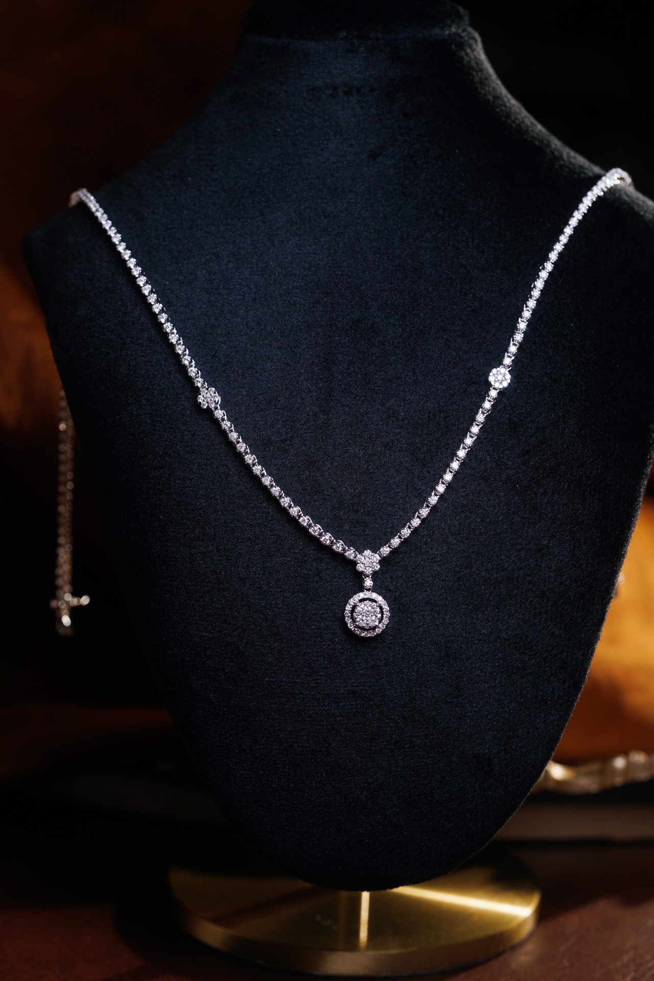 18k Gold Necklace with Luxury Diamond-Set Evening Gown Chain; Natural Diamonds totaling 3.3ct