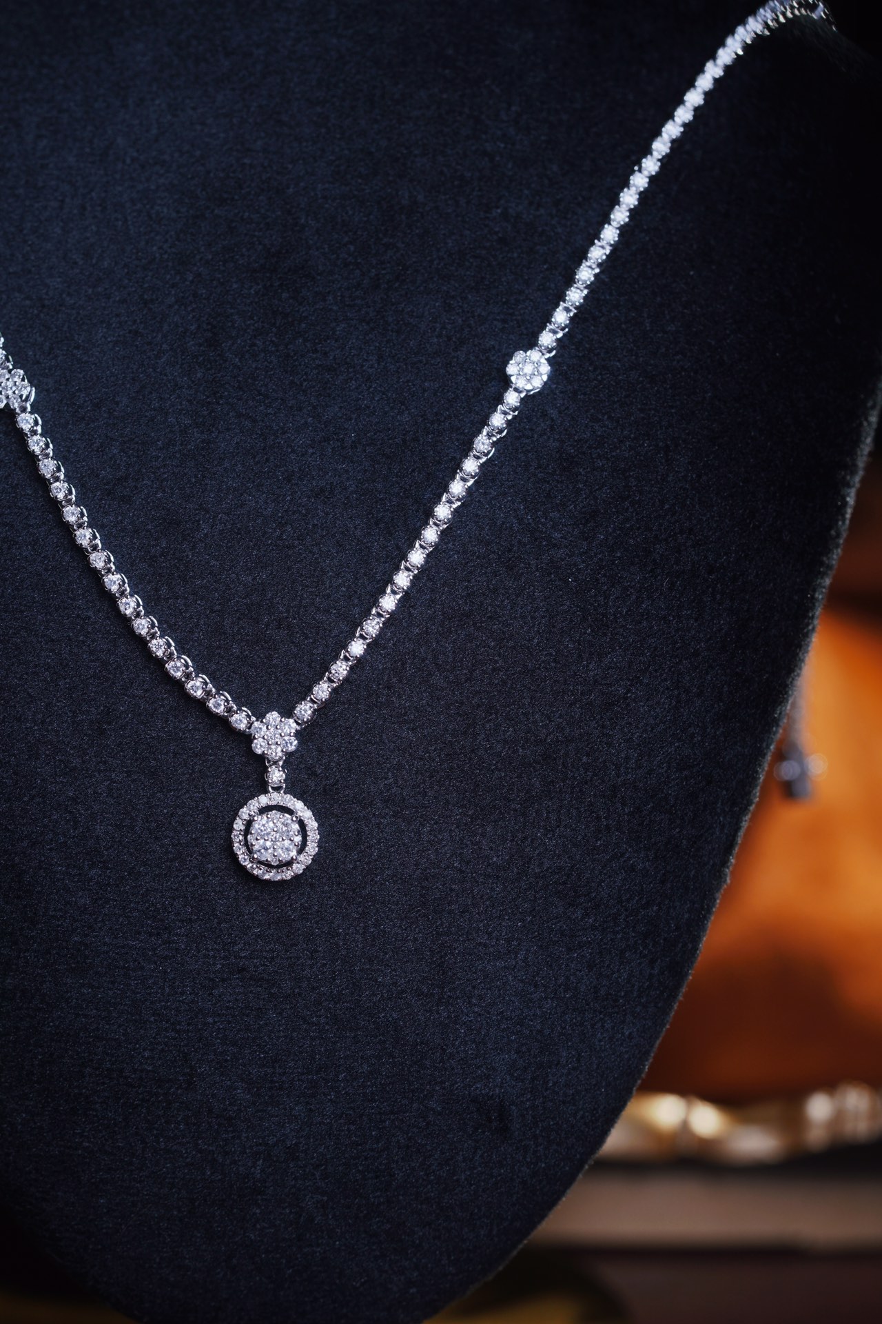 18k Gold Necklace with Luxury Diamond-Set Evening Gown Chain; Natural Diamonds totaling 3.3ct