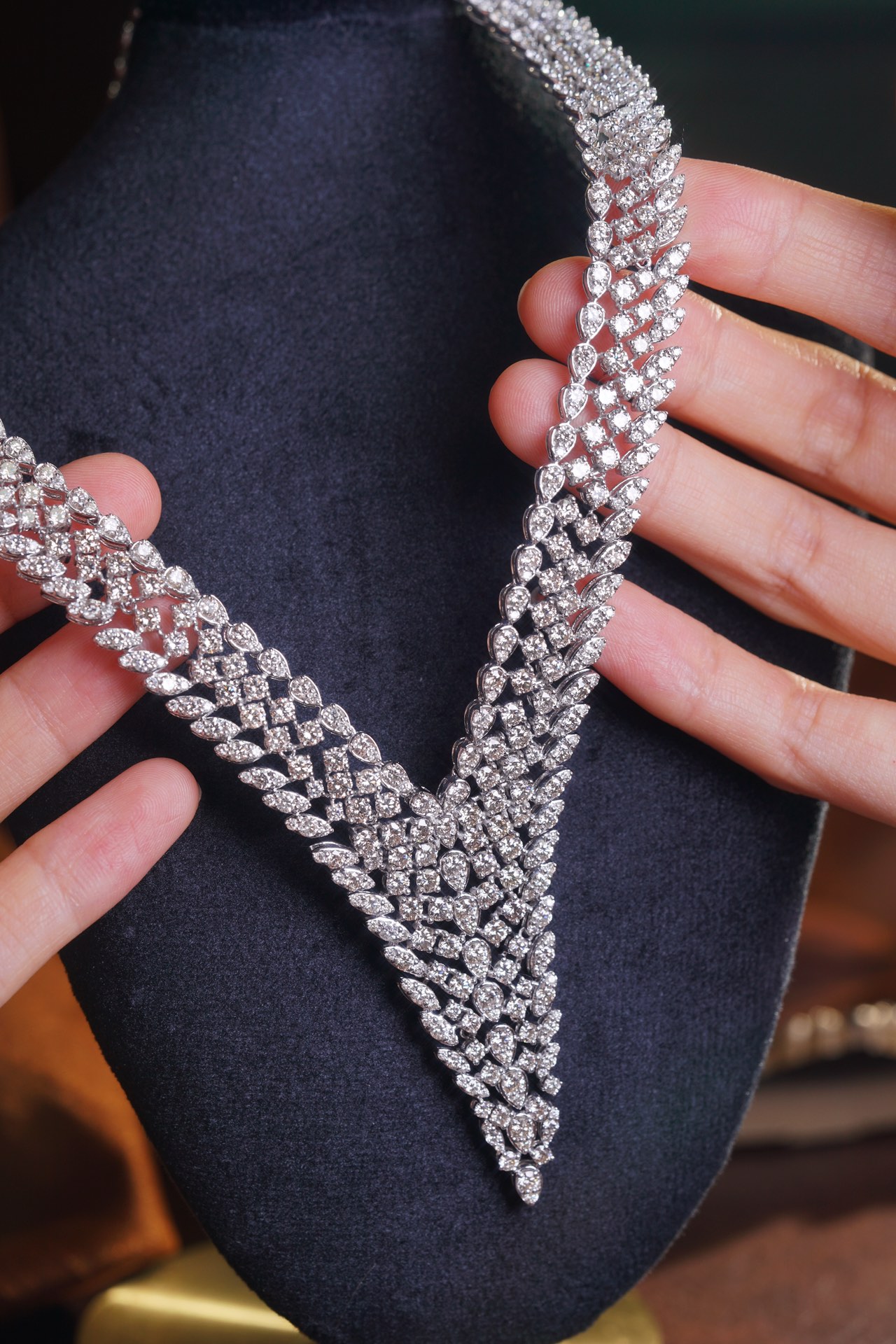 18k Gold Necklace with Luxury Diamond-Set Evening Gown Chain; Natural Diamonds totaling 26ct