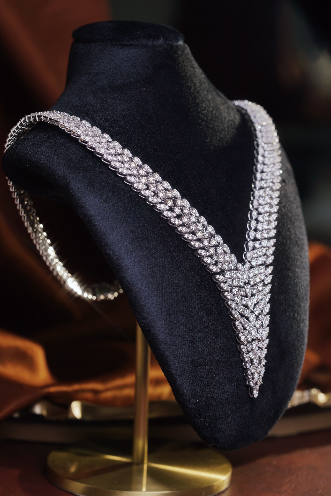 18k Gold Necklace with Luxury Diamond-Set Evening Gown Chain; Natural Diamonds totaling 26ct