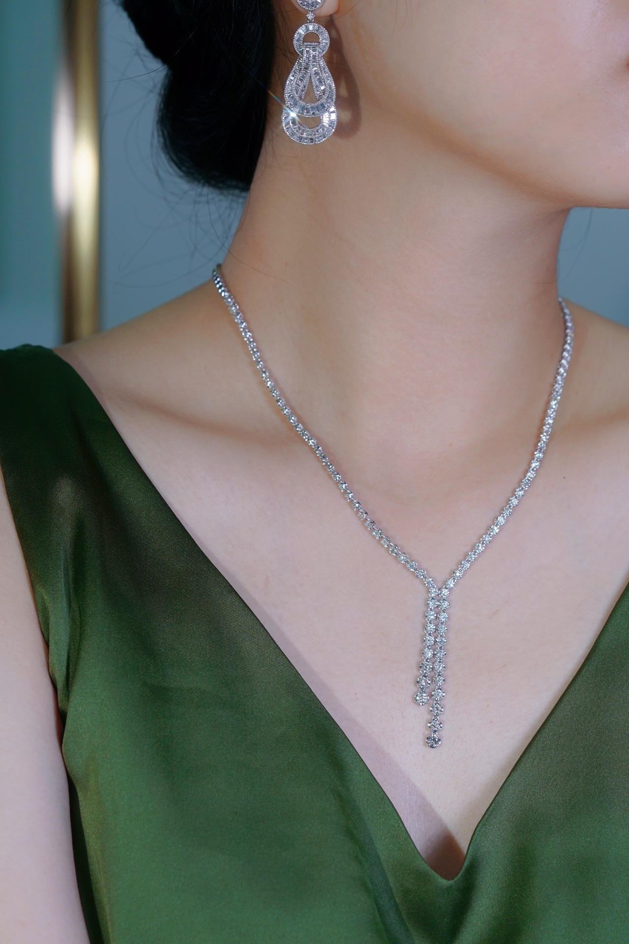 18k Gold Necklace with Luxury Diamond-Set Evening Gown Chain; Natural Diamonds totaling 3.65ct