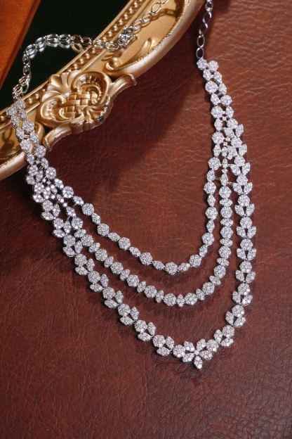 18k Gold Necklace – Luxury Evening Gown Necklace, stylish and elegant. Three-layer design with a 20.5ct natural diamond.