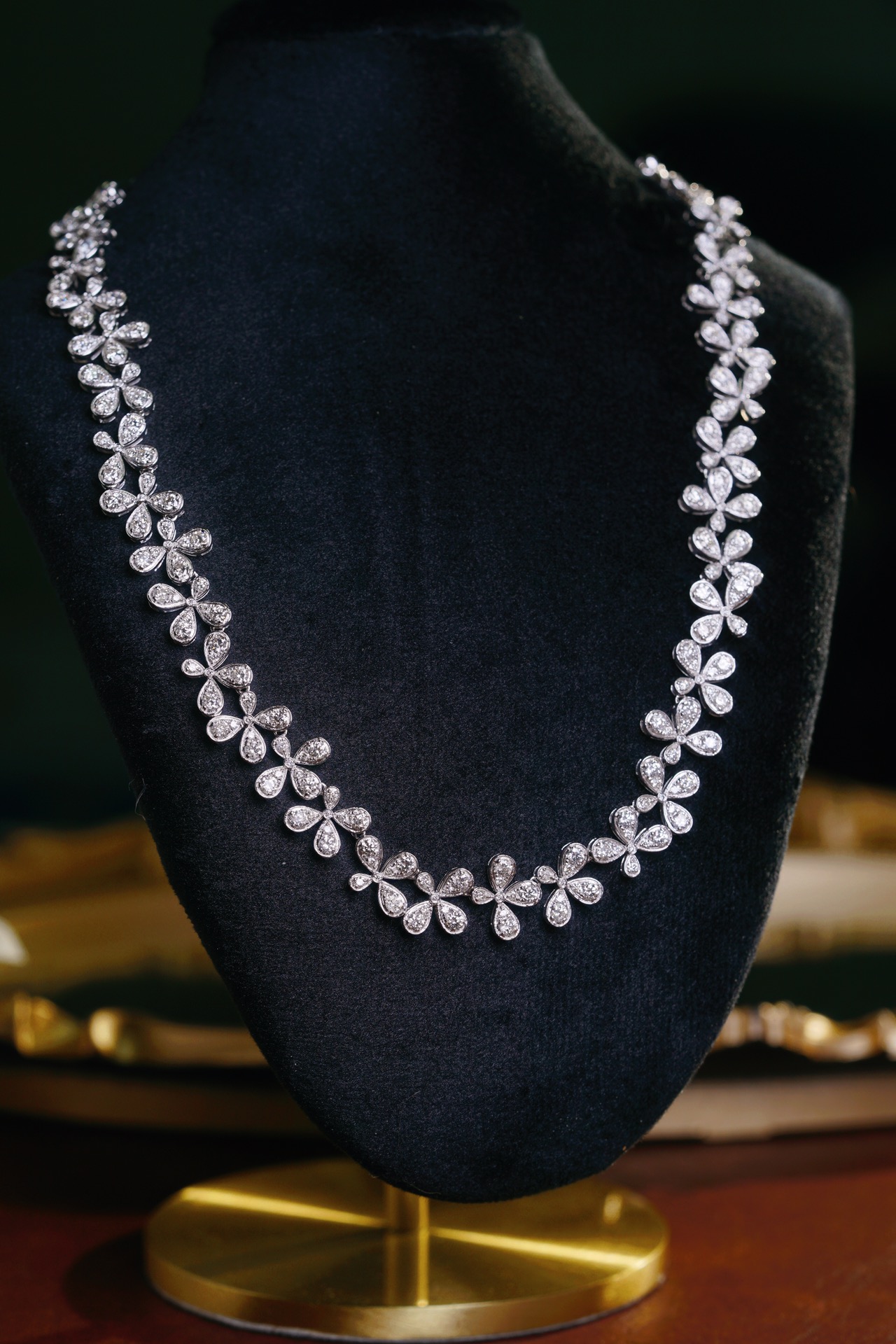 18k Gold Necklace with Luxury Diamond-Set Evening Gown Chain; Natural Diamonds totaling 10ct