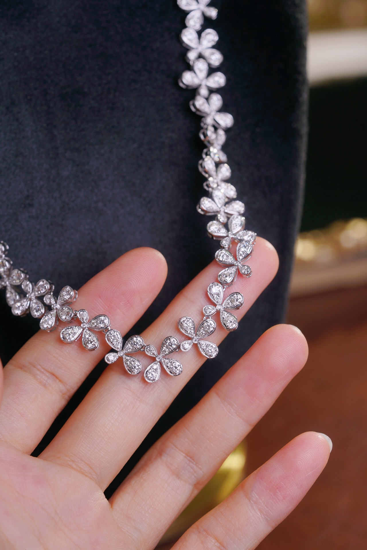 18k Gold Necklace with Luxury Diamond-Set Evening Gown Chain; Natural Diamonds totaling 10ct