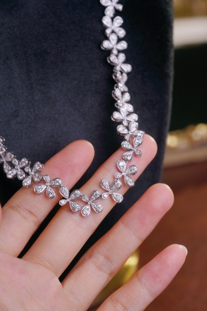 18k Gold Necklace with Luxury Diamond-Set Evening Gown Chain; Natural Diamonds totaling 10ct