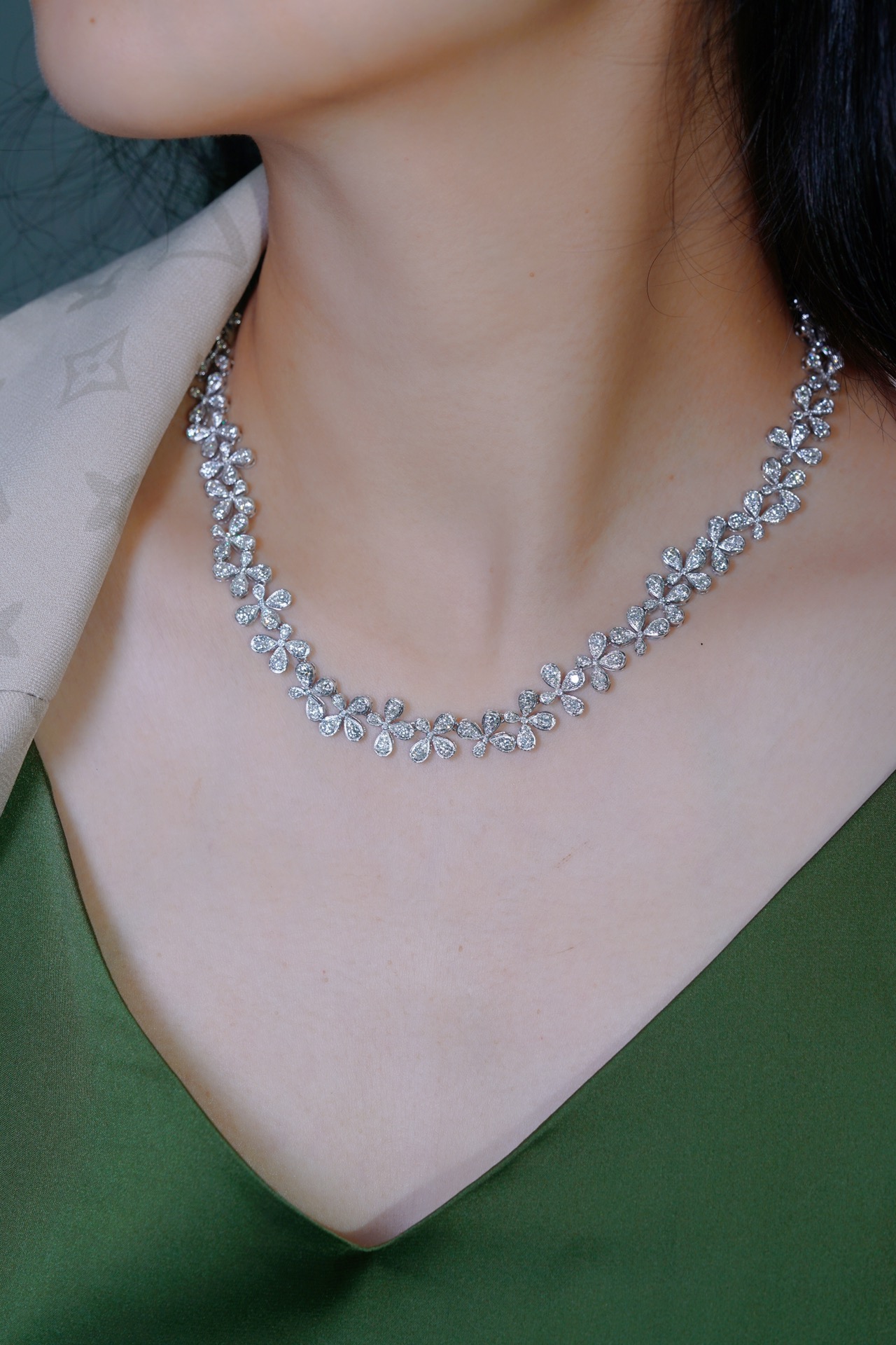 18k Gold Necklace with Luxury Diamond-Set Evening Gown Chain; Natural Diamonds totaling 10ct