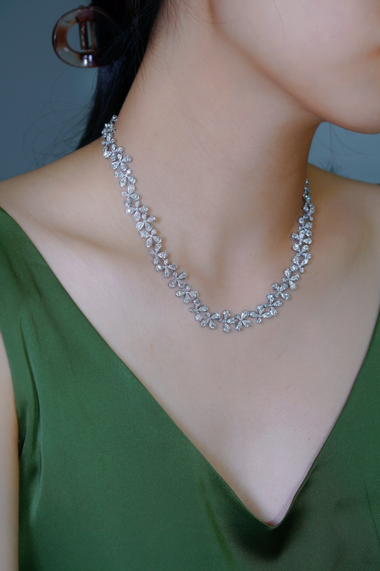 18k Gold Necklace with Luxury Diamond-Set Evening Gown Chain; Natural Diamonds totaling 10ct