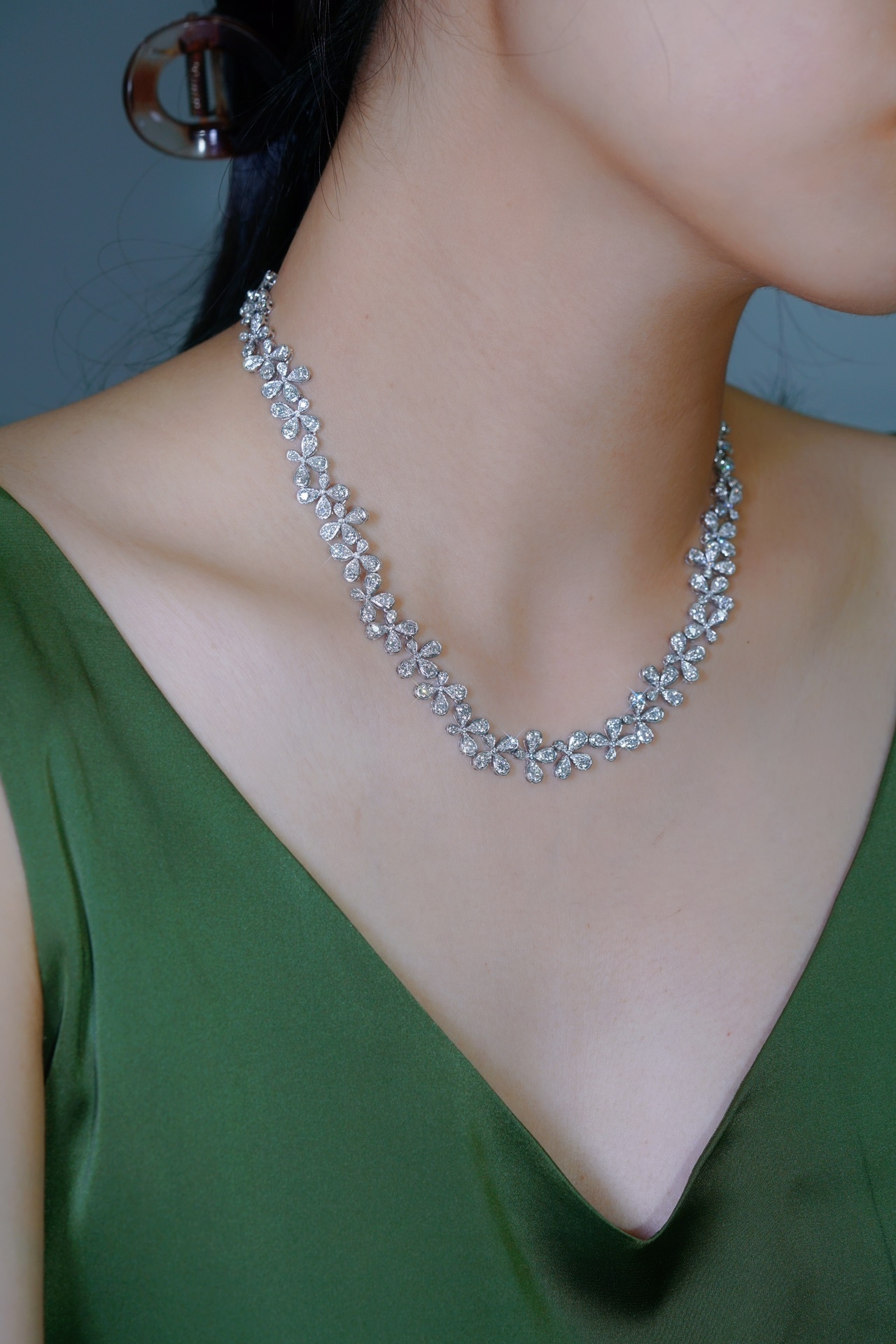 18k Gold Necklace with Luxury Diamond-Set Evening Gown Chain; Natural Diamonds totaling 10ct