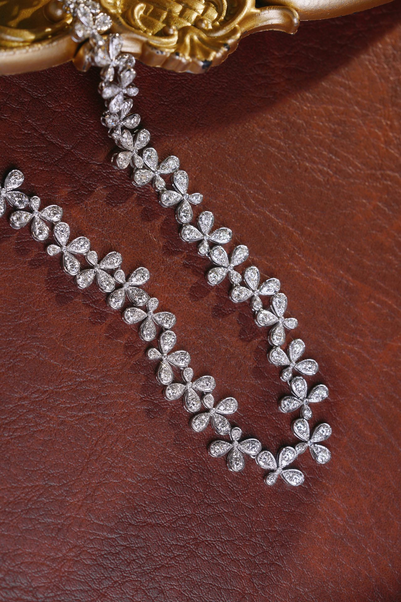 18k Gold Necklace with Luxury Diamond-Set Evening Gown Chain; Natural Diamonds totaling 10ct